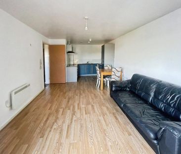 2 bedroom flat to rent - Photo 2