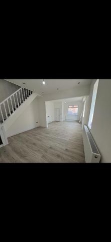 4 bedroom terraced house to rent - Photo 2