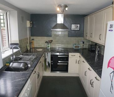 2 bedroom terraced house to rent - Photo 5