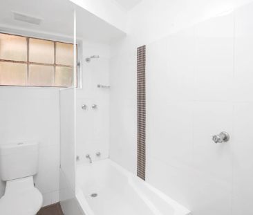 UPDATED 2-BEDROOM APARTMENT IN GREAT LOCATION! - Photo 4