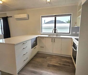 Inglewood - 3 Bedrooms - Photo 2