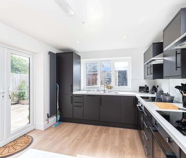 Modern Living - Large Stylish Double En-Suite Rooms Room 2 - Photo 6