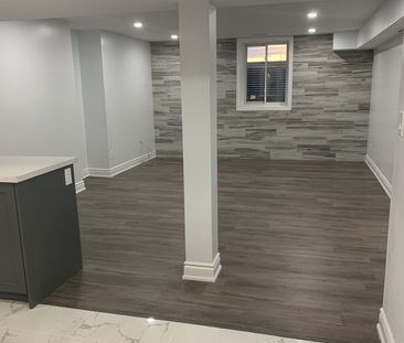 For Lease - 9 Dopp Crescent, Brampton, Ontario - Photo 4