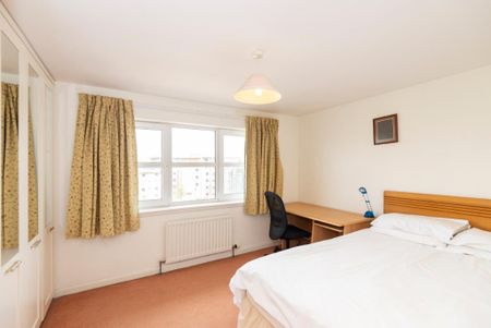 4 bedroom flat to rent - Photo 3