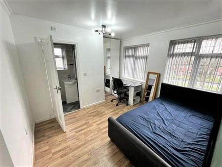 6 bedroom terraced house to rent - Photo 4