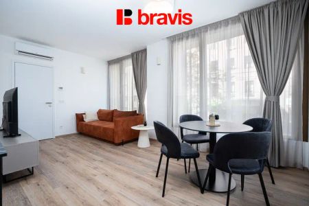 Pronájem exkluzivního kompletně zařízeného bytu 2+kk, 53 m - Fotografie 2
