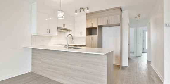 * Lumineux 4,5 À LOUER LAVAL (Ste-Rose) - Photo 2