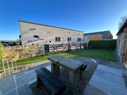 Available now, The Cartshed is beautifully presented, two bedroomed barn conversion situated on the outskirts of Knaresborough whilst occupying a delightful semi-rural position and available either furnished or unfurnished. - Photo 1