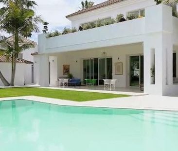 5 bedroom luxury Villa for rent in San Pedro de Alcántara, Andalusia - Photo 5
