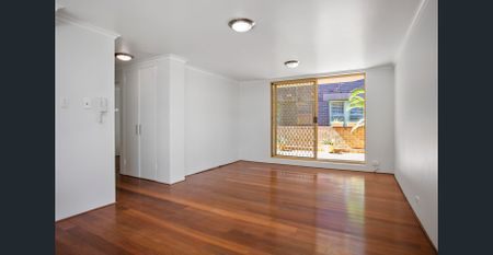 Oversized harbourside apartment with entertainers terrace - STRATA WORKS CURRENTLY ONGOING. - Photo 2