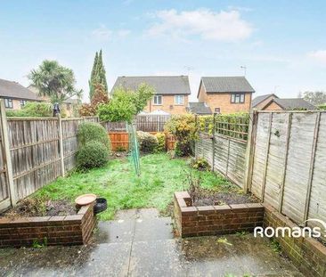 Ryves Avenue, Yateley, Hampshire, GU46 - Photo 4