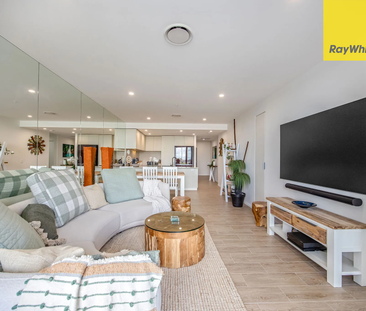 Luxury Living Awaits - Stylish 3-Bedroom Apartment in Hope Island R... - Photo 1