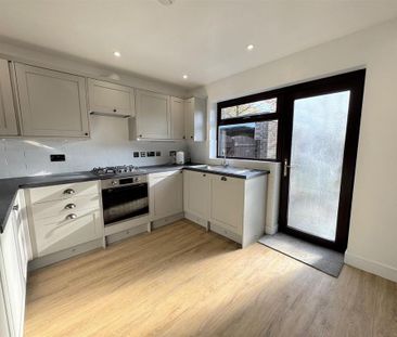 2 bedroom bungalow to rent - Photo 2