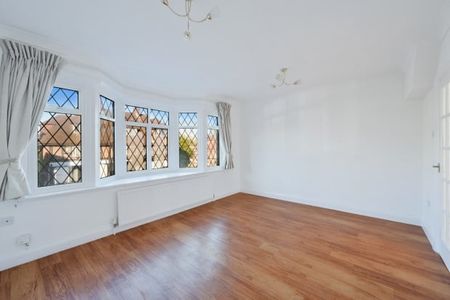 Corner House Parade Epsom Road, Ewell Village, KT17 - Photo 2