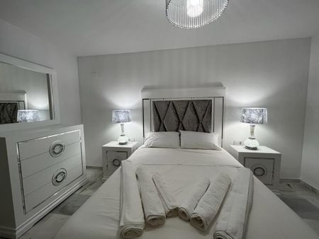 2 bedroom luxury Apartment for rent in Nueva Andalucia, Spain - Photo 4