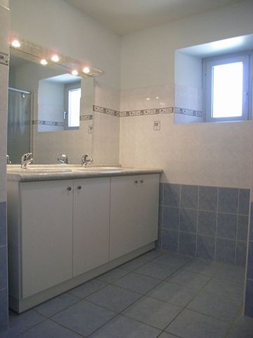 Location Appartement 3 pièces 90m² - Photo 3