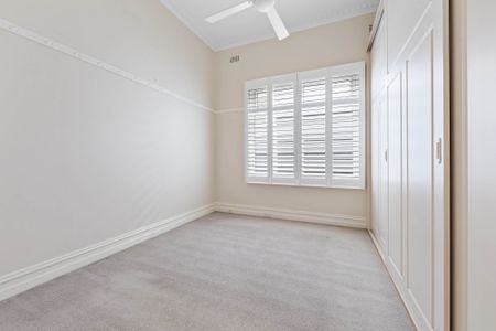 A Beautiful Blend of Period Charm and Modern Living - Photo 2