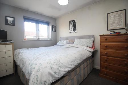 3 bedroom link detached house to rent - Photo 5