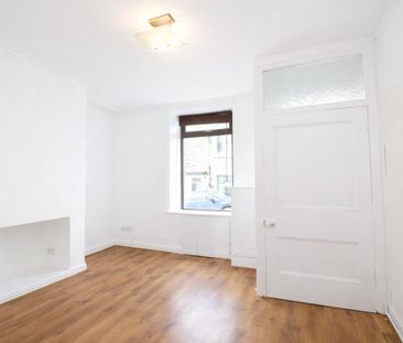 3 bedroom House To Let - Photo 2