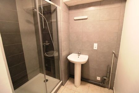 2 Pièces GUICHEN – - Photo 3