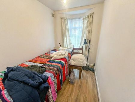 4 bedroom semi-detached house to rent - Photo 4