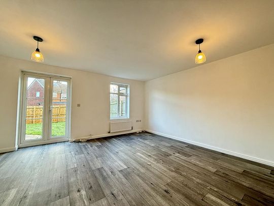 3 bedroom end of terrace house to rent - Photo 1