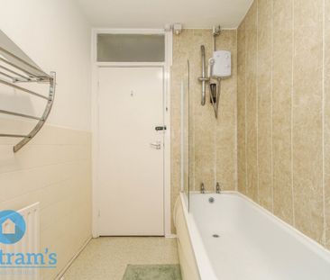 3 bed Flat for Rent - Photo 3