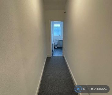 2 bedroom end of terrace house to rent - Photo 5