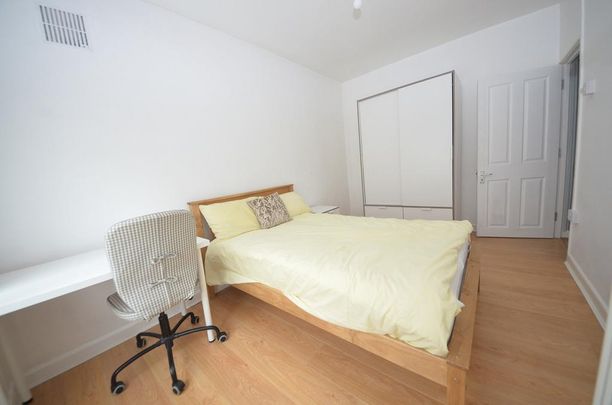1 bedroom in a flat share to rent - Photo 1