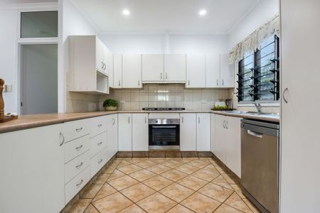 ELEVATED LIVING IN LEANYER AWAITS YOU - Photo 5