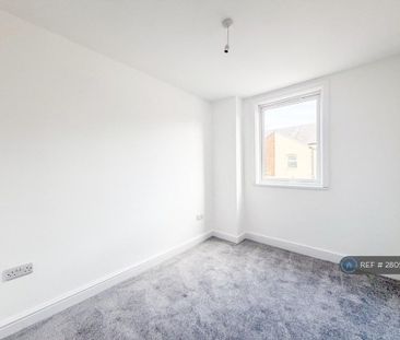 3 bedroom terraced house to rent - Photo 6