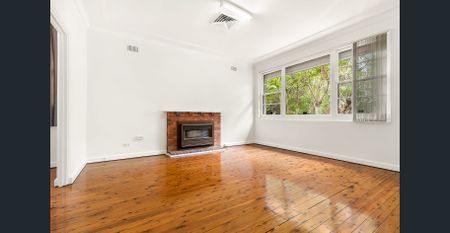 LARGE HOUSE IN CONVENIENT LOCATION - Photo 4