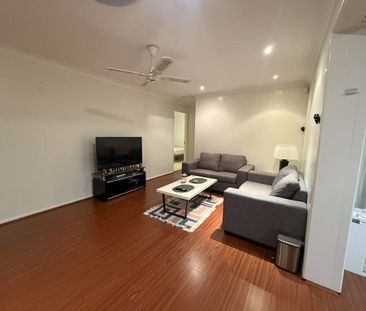 Fully furnished room in Calamvale – Shared house with pool - Photo 4