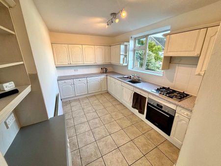 2 bedroom semi-detached house to rent - Photo 4