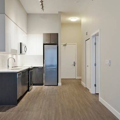 Welcoming One-Bedroom Townhouse W/Private Entry - Photo 3