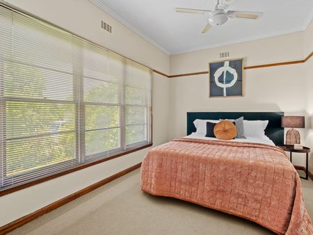 CUTE, COSY AND CENTRAL - Photo 4