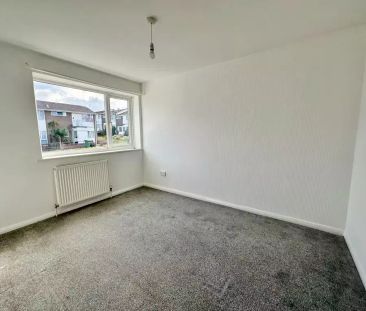 4 bedroom semi-detached house to rent - Photo 2