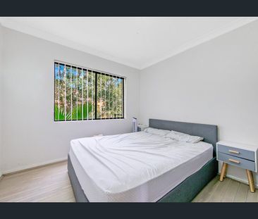 Stylish 3 Bed Apartment Living in Westmead - Photo 1