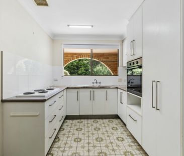 SPACIOUS TWO BEDROOM GROUND FLOOR UNIT - GREAT LOCATION! - Photo 1