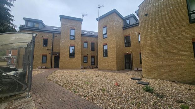 Marlborough Road, Watford - Photo 1