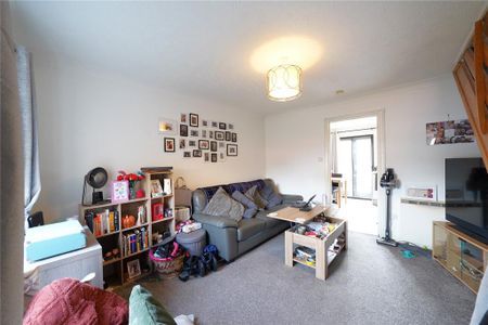 2 bedroom end of terrace house to rent - Photo 3