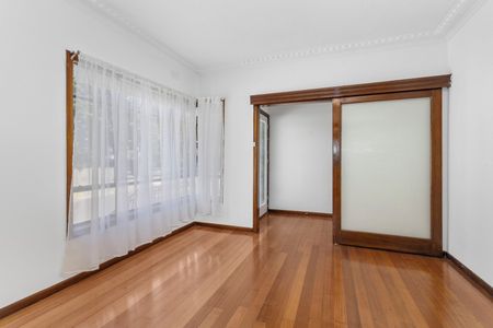 Register to Inspect // Contemporary 3-Bedroom Home with New Kitchen and Bathroom in Yarraville - Photo 2