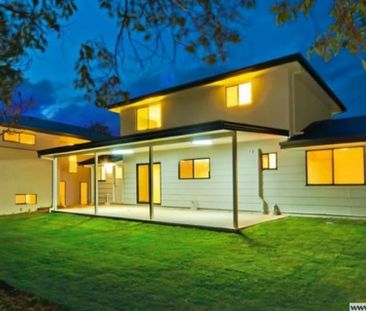 Executive 4-Bedroom Residence Backing onto Parkland - Photo 3