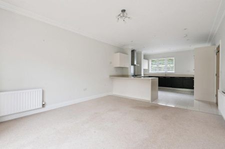 5 bedroom detached house to rent - Photo 2