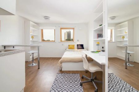 Platinum Studio - Photo 4