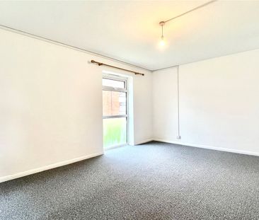 2 bedroom Flat in Allison Court, Reading - Photo 3
