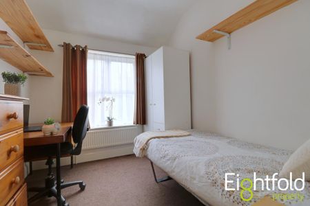 4 bedroom terraced house to rent - Photo 3