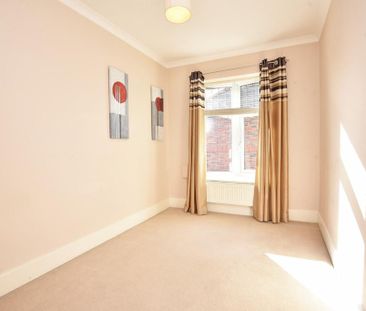 4 bedroom semi-detached house to rent - Photo 3