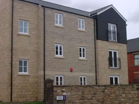 Rotary Close, Dewsbury, WF13 - Photo 2