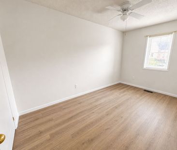 For Lease - 18 Sprucedale Way Unit# 18, Whitby, Ontario - Photo 5